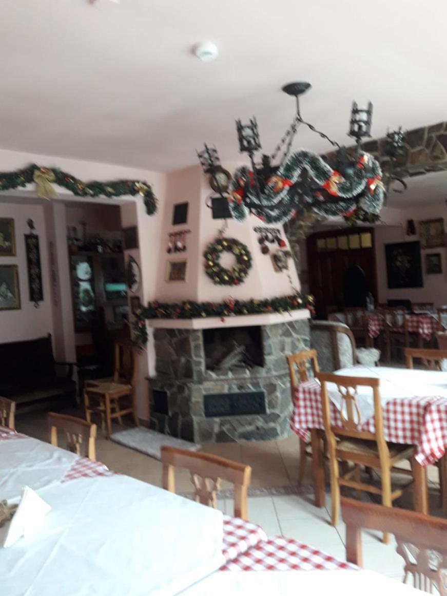 Panzio Anett Bed & Breakfast Pietroasa  Ngoại thất bức ảnh