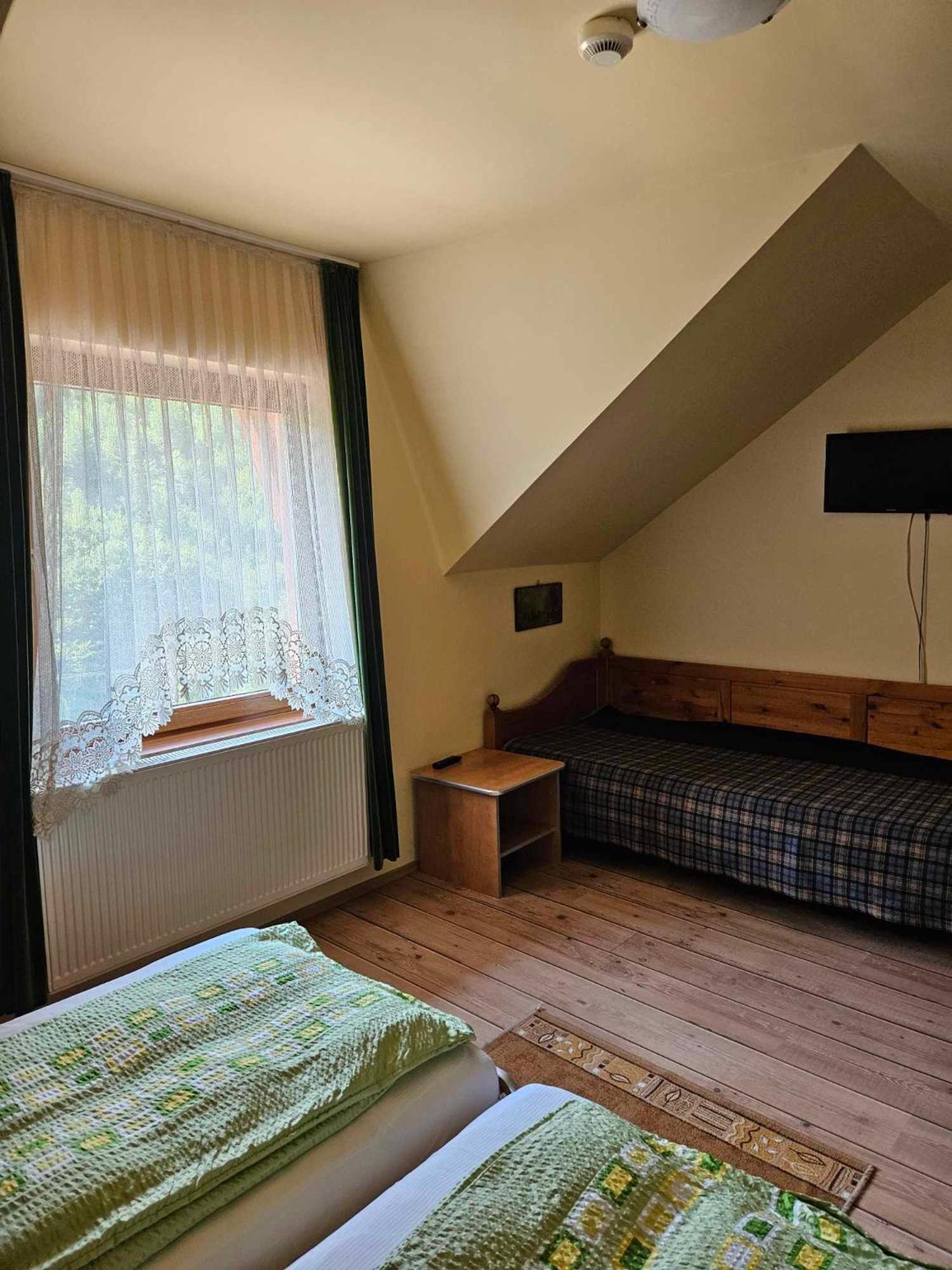 Panzio Anett Bed & Breakfast Pietroasa  Ngoại thất bức ảnh