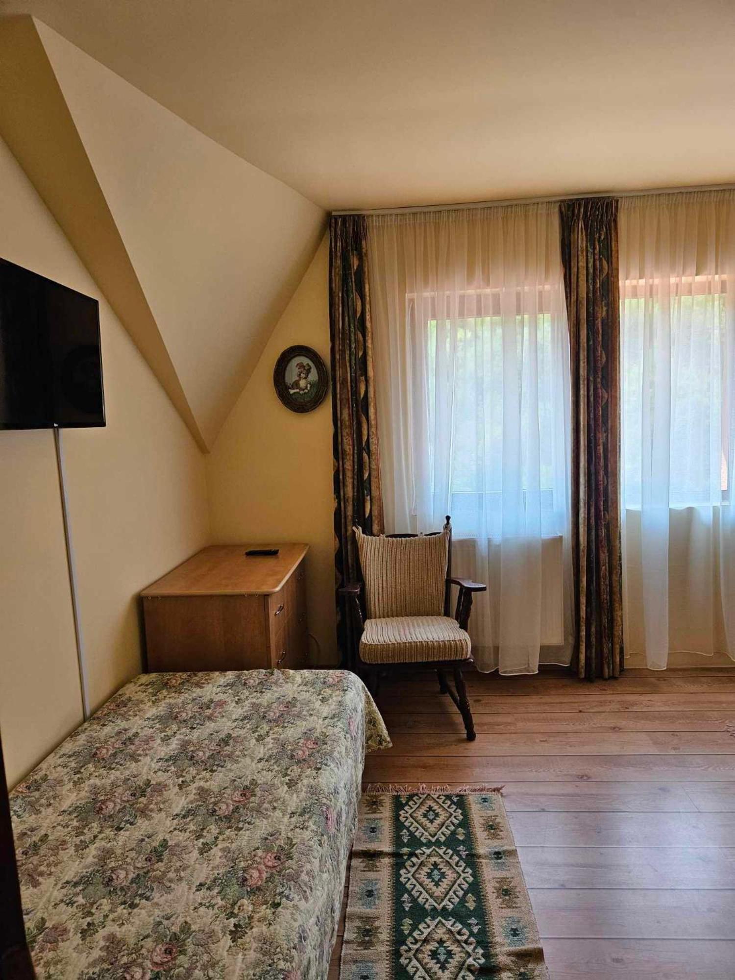 Panzio Anett Bed & Breakfast Pietroasa  Ngoại thất bức ảnh