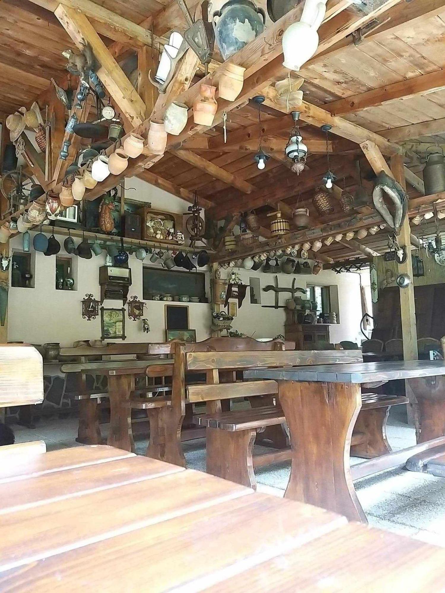 Panzio Anett Bed & Breakfast Pietroasa  Ngoại thất bức ảnh